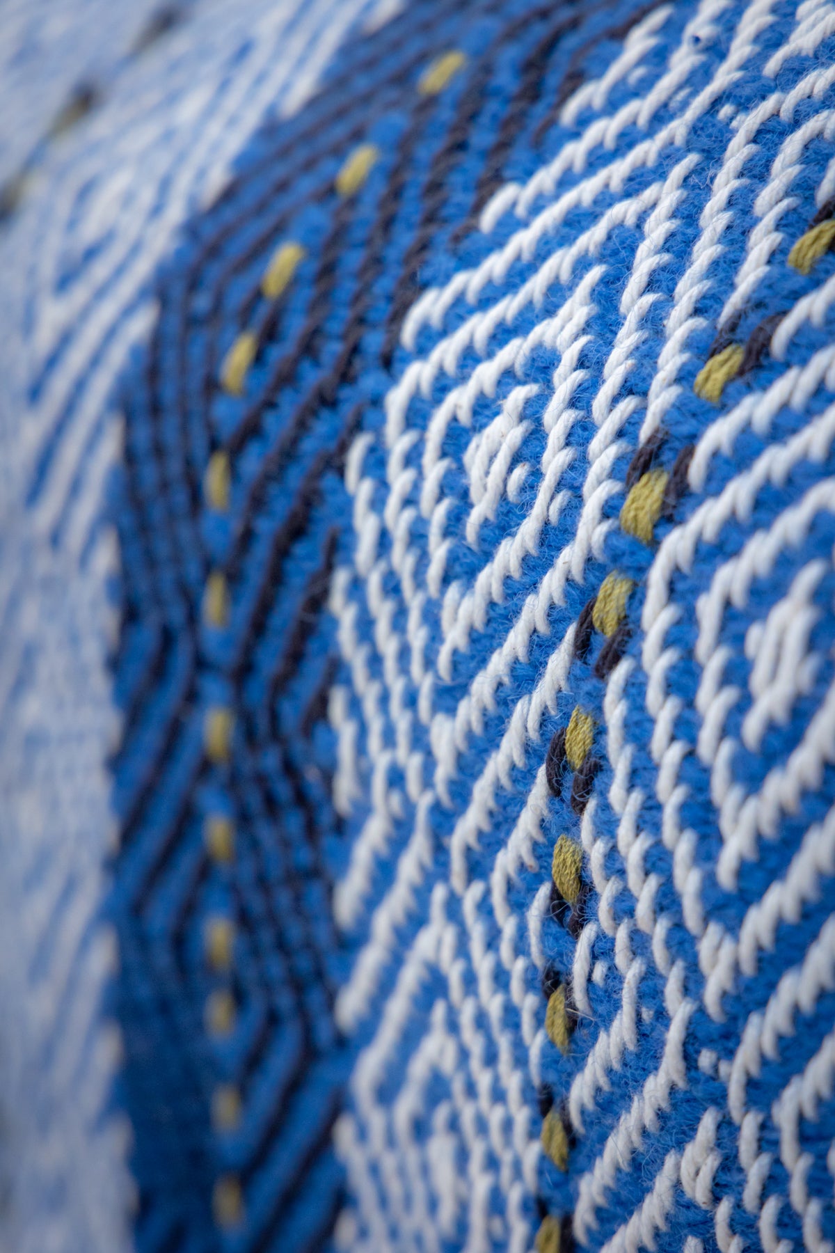 Dos azules: Manta de lana tejida a mano
