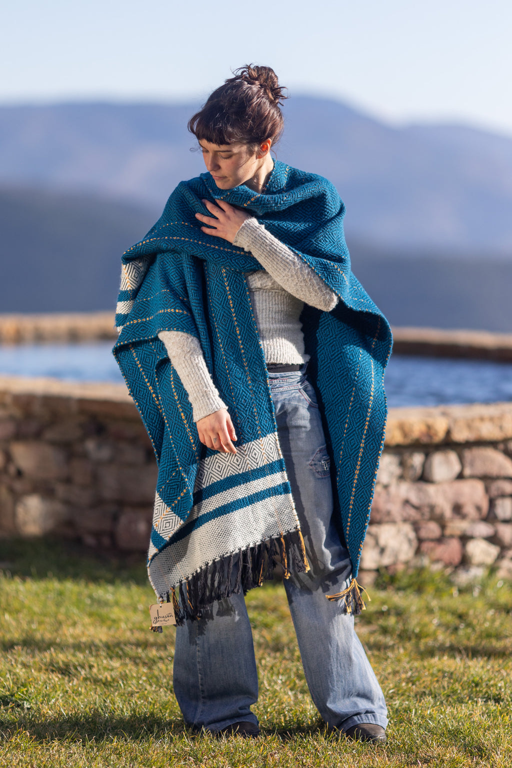 Azul marino — Poncho de lana merino tejido a mano