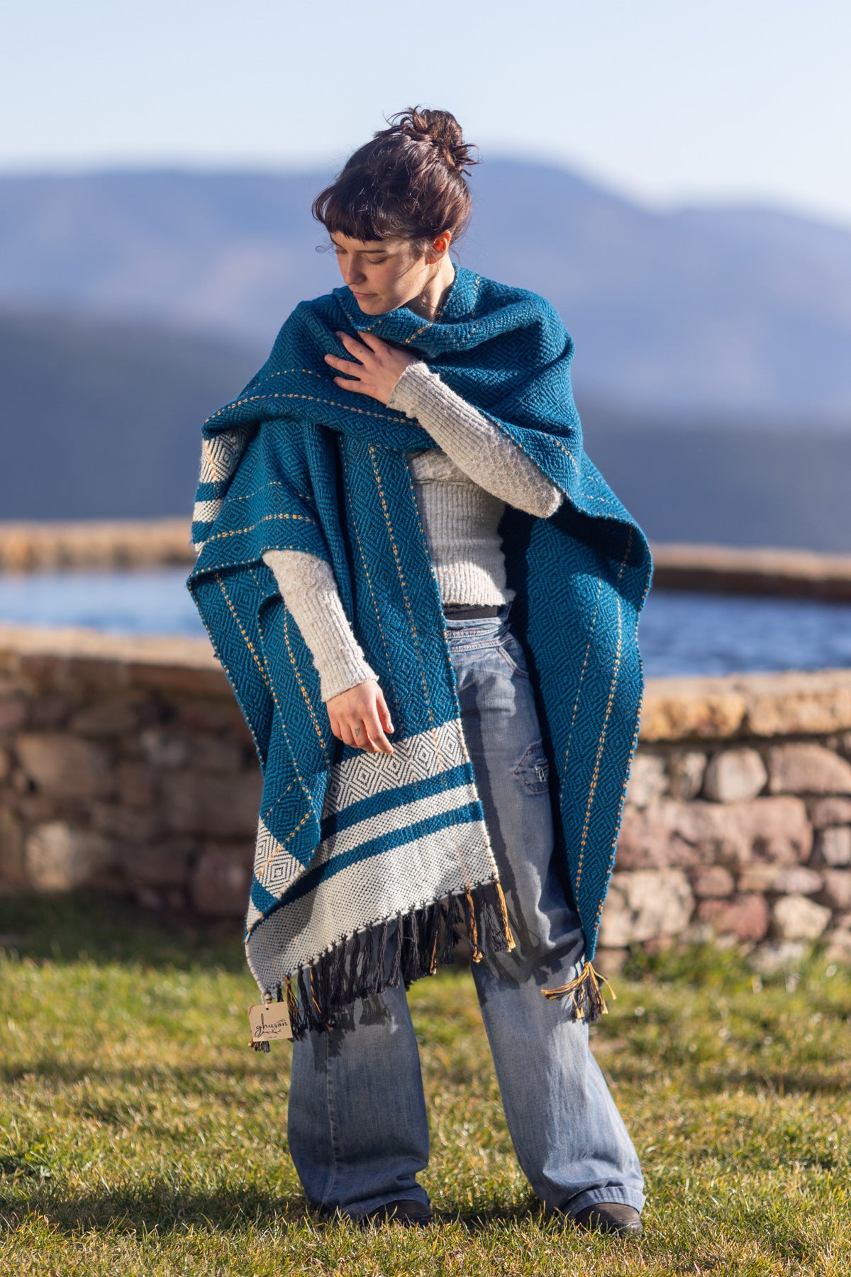 Azul marino — Poncho de lana merino tejido a mano