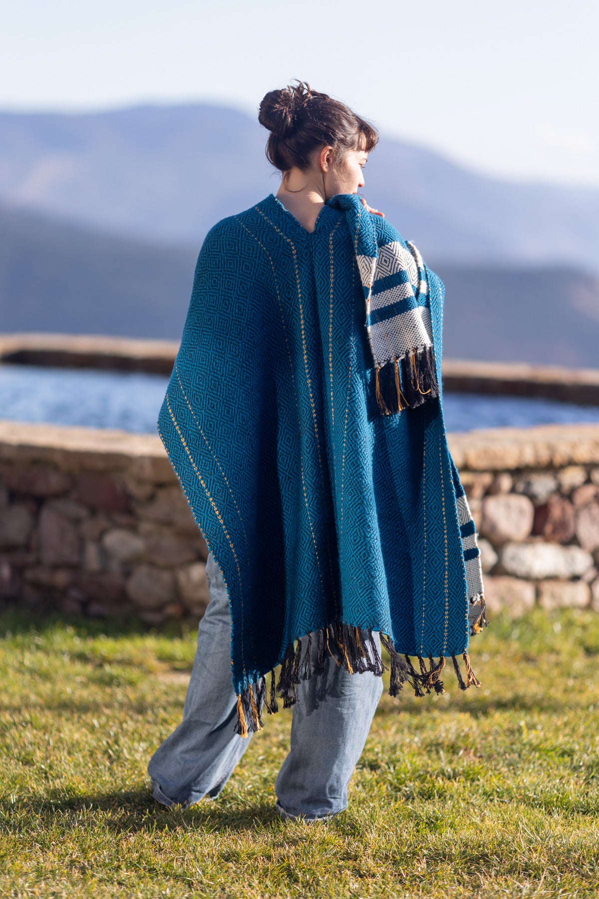 Azul marino — Poncho de lana merino tejido a mano