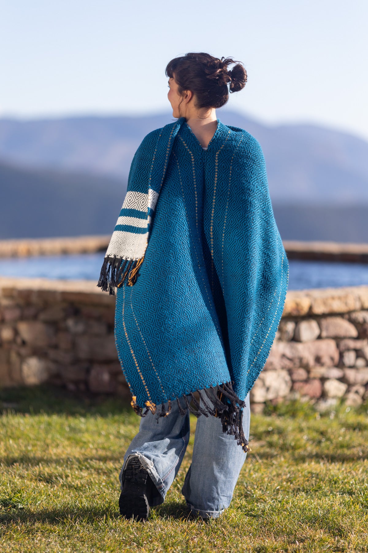 Azul marino — Poncho de lana merino tejido a mano