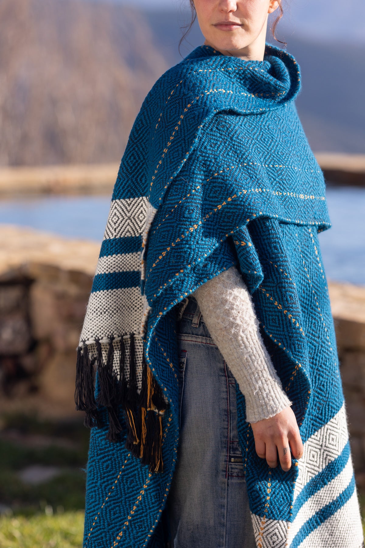 Azul marino — Poncho de lana merino tejido a mano